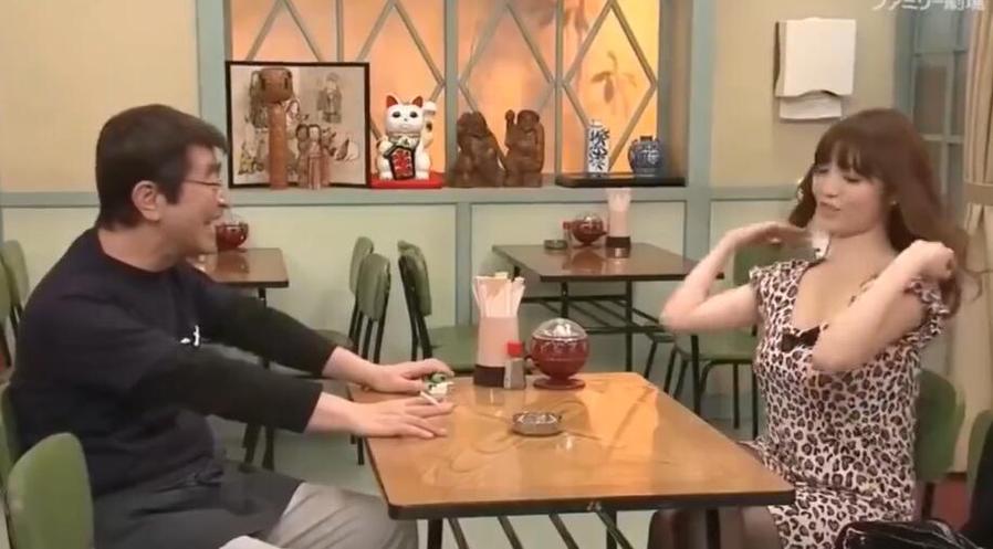 《志村大爆笑》中，怪蜀黍查寝图片引爆全场，妙趣横生
